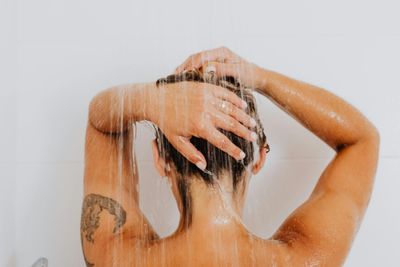Cold Showers vs Hot Showers: Key Health Benefits, Risks, and Which One Is Right for You