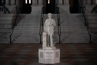 Trump erects statue of Christopher Columbus in White House grounds