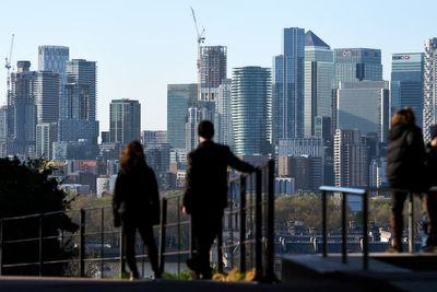 Stocks swing wildly as Trump cools Iran rhetoric