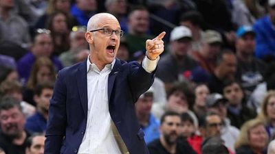 Dan Hurley Still Coaching UConn, Not Lakers, in Part Thanks to Tom Izzo’s Friendly Advice