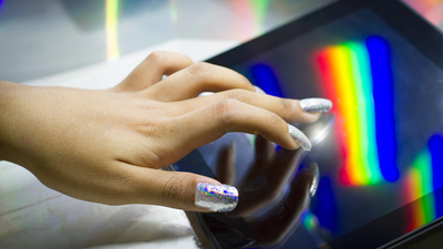 Chemistry student develops clear polish that turns your fingernail into a touch-screen stylus