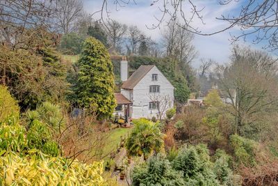 Extraordinary 500-year-old Worcestershire 'rock cottage' to be auctioned for £450,000
