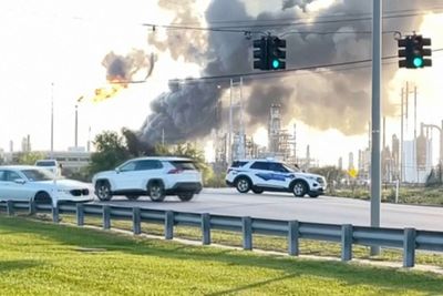 Locals told to shelter after huge explosion at Texas oil refinery