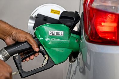 New Zealand to provide money to 150,000 families to help with petrol prices