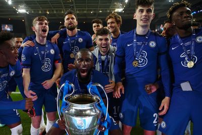 Manchester United and Liverpool 'make contact to sign former Chelsea star'