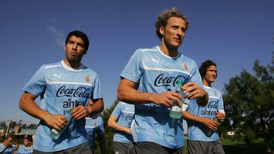 The 20 Best Uruguayan Soccer Players of All Time—Ranked