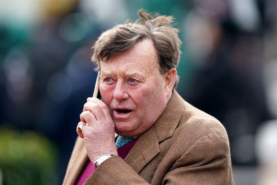 Sir Gino dies after battle with serious infection, confirms trainer Nicky Henderson