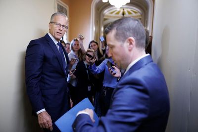 Mullin sworn in as DHS secretary as Republicans pitch new funding offer