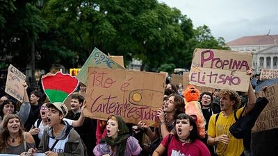 Portugal: Students protest for better conditions and against tuition fees