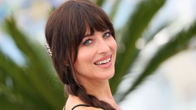 Dakota Johnson’s Scandi-Style Slate Pool Has the Allure of an Unusual Lagoon – It Creates a Backyard Like No Other