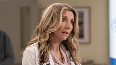 Two Of Scrubs’ New Characters Are Extremely Protective Of Sarah Chalke’s Elliot, And I Learned Why