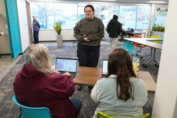 TSA officers describe tears, tough choices and dwindling savings from working without pay