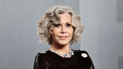 If You Want Garden Privacy Like Jane Fonda, Follow This Genius Vertical Planting Technique – It's an Ultra-Smart Small-Space Solution