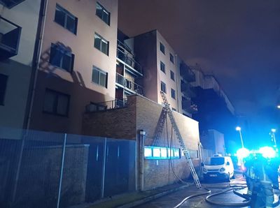 Deptford fire: Flats evacuated as dramatic video shows flames and smoke rising from balconies in south-east London