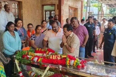 Pregnant hippo at India zoo mauls 27-year-old trainee vet to death