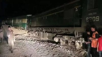 Pakistan train derailment: 25 injured as Tezgam Express coaches go off track