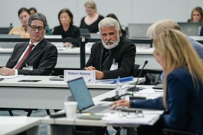 US left without functioning vaccine panel as adviser says ‘drama distracts’