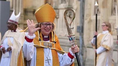 Sarah Mullally makes history as first woman enthroned as Archbishop of Canterbury