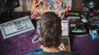 Want to finally finish that track? Here’s how to escape the 4-bar loop trap and actually make some music