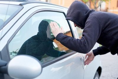 Police Departments Nationwide Are Warning About a New Car Break‑In Tactic