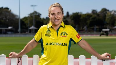 'Amazing' leader Molineux hailed despite bit-part role