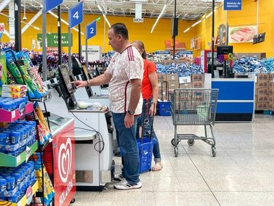 Walmart Employees Say These 7 Shopping Habits Can Get You Flagged at Self-Checkout
