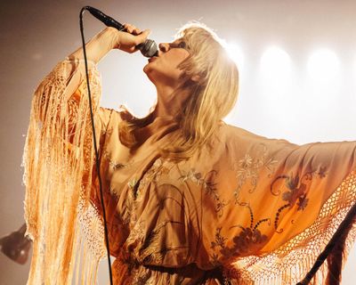 Teeth ’n’ Smiles review – Self Esteem makes a mesmeric rock star but the drama doesn’t dazzle