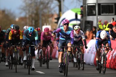 Ronde van Brugge: Another victory for Dylan Groenewegen as crosswinds and crashes rip through peloton