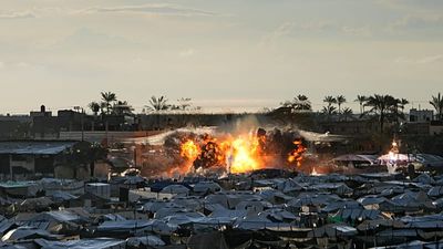 Gaza: Strike near Deir al‑Balāḥ tents kills at least one