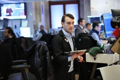 Wall Street bonuses hit an all-time record in 2025—but the outlook for 2026 is already darkening