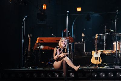 Teeth ‘N’ Smiles at Duke of York’s review: why is everybody shouting?