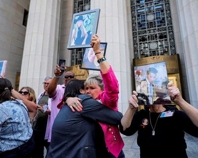 Starmer vows to tackle social media’s ‘addictive features’ to protect children