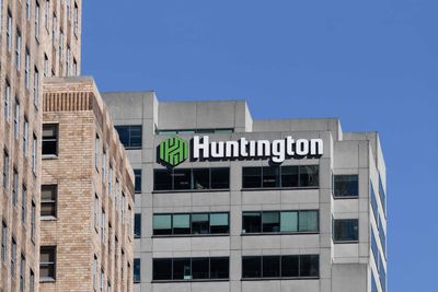 Here's What to Expect From Huntington Bancshares' Next Earnings Report