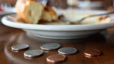 Florida man drops $500 on dinner, tips low, and then turns the tables by calling for the manager: ‘just being cheap’