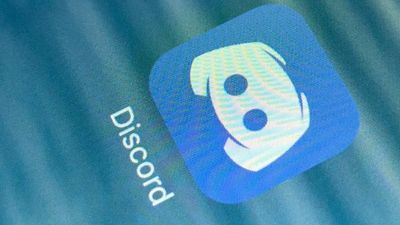 UK teen murders devoted mother after months of Discord planning, texts a haunting message to his worried brother