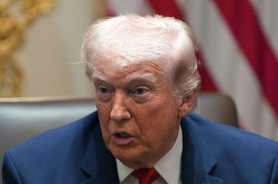 Trump spends two minutes ranting about pens while attacking Fed chair Jerome Powell