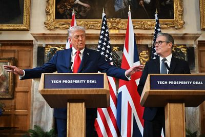 Trump calls UK warships ‘toys’ in latest attack on Nato and Starmer