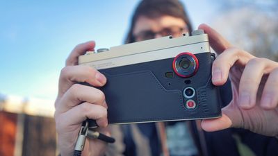 This Retro Photography Kit turns the Nubia Z80 Ultra into a budget Leica lookalike