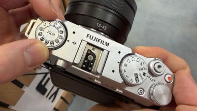 I’m a Nikon fanboy, but this tiny Fujifilm is the beginner camera I’d recommend for content creators in 2026