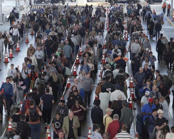 Trump news at a glance: president tries to stop chaos at airports