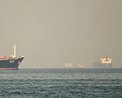 Malaysian vessels permitted to travel through strait of Hormuz, country’s PM says after Iran talks