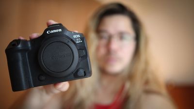 I’m a photographer and bargain hunter – and these are the best prices on Canon cameras that I’ve seen all year