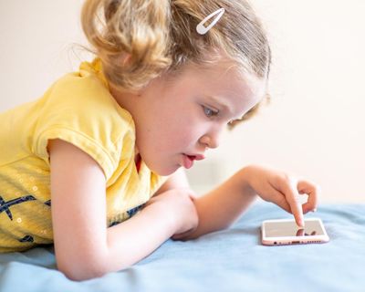 Keep under-fives’ screen time to no more than an hour a day, UK advice says