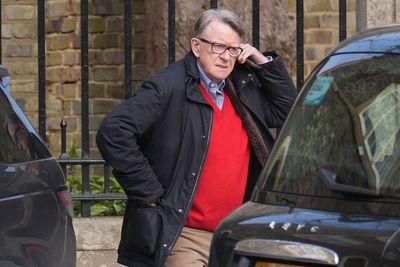 Messages from Peter Mandelson’s personal phone likely to be published
