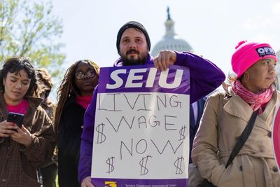 $30 an hour by 2030: new pushes to increase minimum wage in New York and California