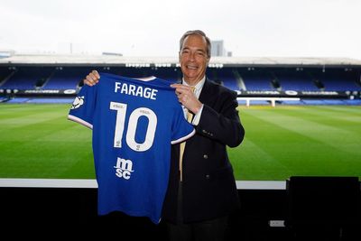 Nigel Farage says he has been invited to watch Sunderland after Ipswich visit backlash