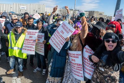Thousands of US meatpacking plant workers set to continue strike