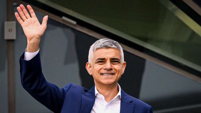Is London mayor Sadiq Khan becoming a Lord? Report says Keir Starmer considering peerage to ‘shore up his own position’