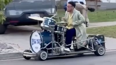 “That thing’s got great breaks”: Watch Anderson .Paak riding through the suburbs of LA… playing a drum kit on wheels