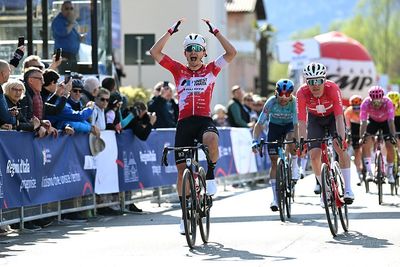 Coppi e Bartali: Tommaso Dati outpaces Mauro Schmid to win stage 3